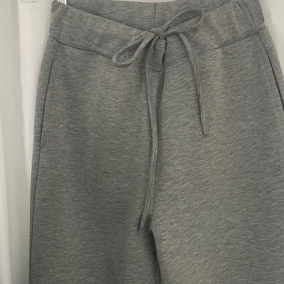Commense Gray set. Jacket L, PTP 21, L 18, - Lounge pants S, Waist 15, Inseam 30 - Picture 9 of 16